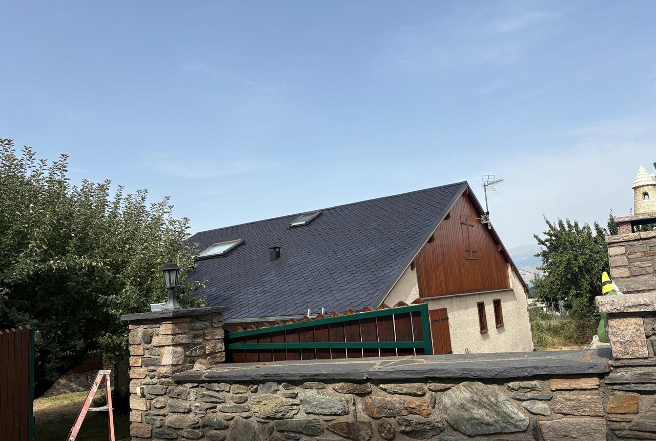 Après travaux — Nettoyage de toiture, Toiture démoussée et remise en état — Aveyron