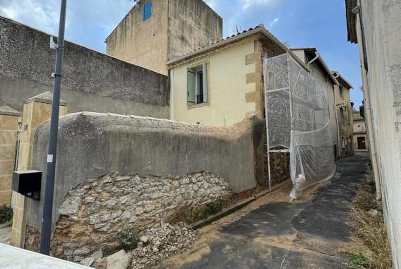 Avant travaux — Rénovation d’un muret en pierre, Nettoyage et rejointoiement à la chaux