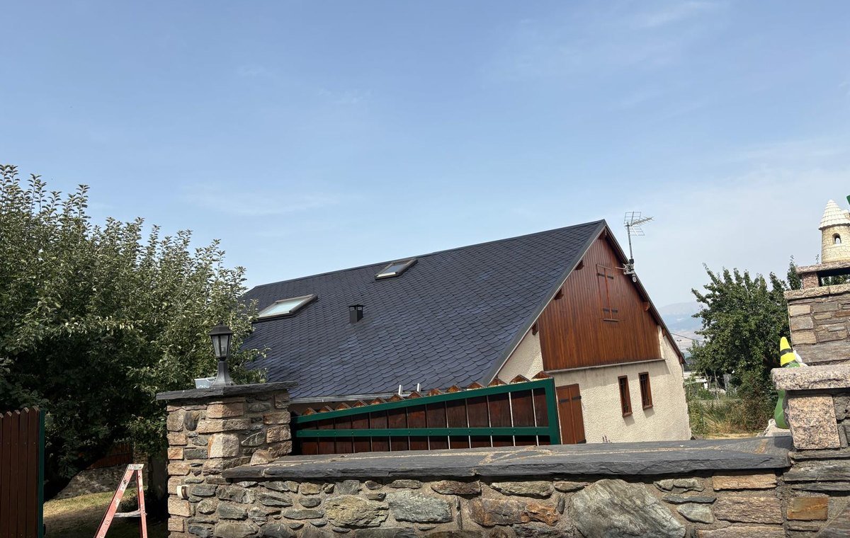 Rénovation de toiture en Aveyron — T.E. COUVERTURE
